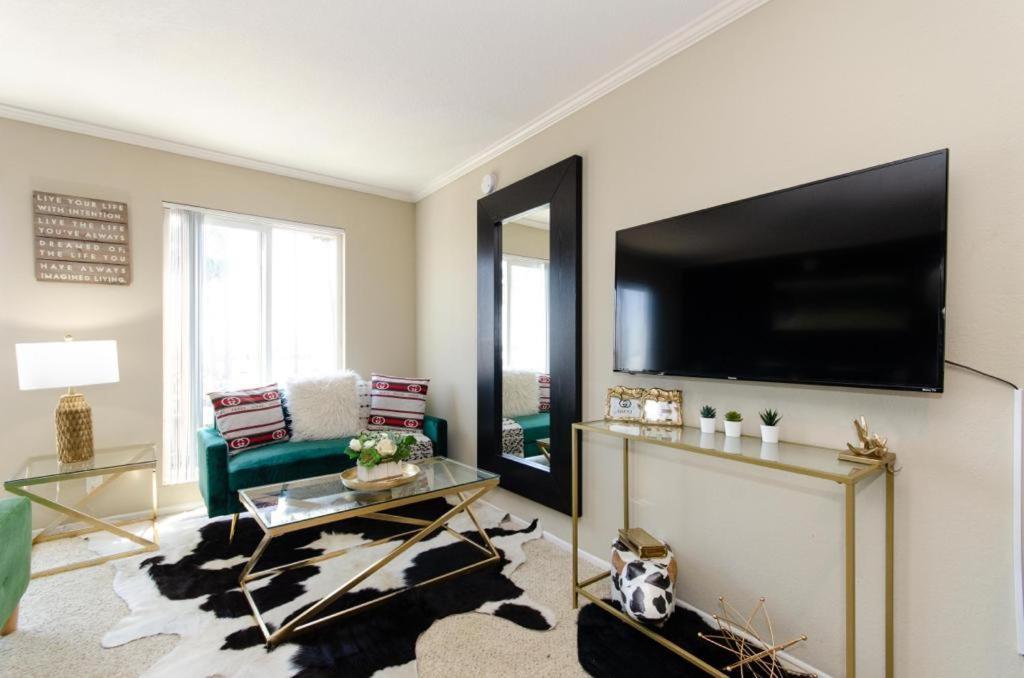 شقة لوس أنجلوس  في Gucci Mickey And Maxico Lofts Free Parking And Wifi المظهر الخارجي الصورة
